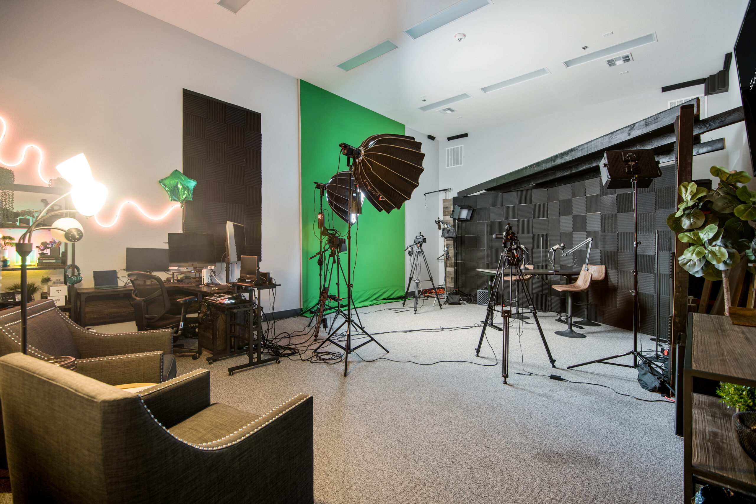 studioUSA studio with green screen, lighting and interview seating