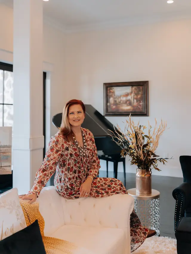 luxuryUSA: Melody Taylor at Le Casa de Fe, branding photography by studioUSA in Dallas-Fort Worth