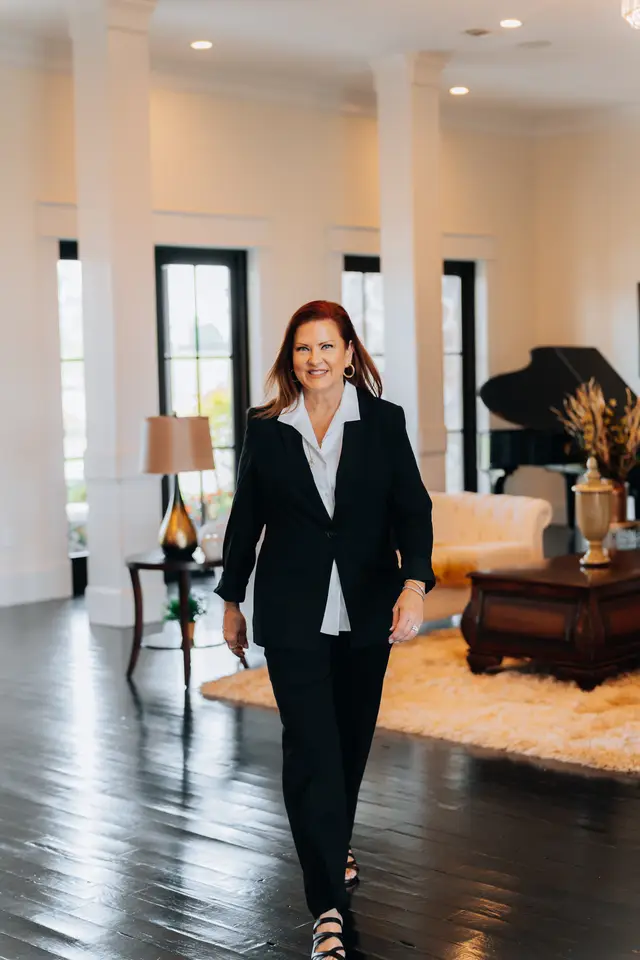 luxuryUSA: Melody Taylor at Le Casa de Fe, branding photography by studioUSA in Dallas-Fort Worth