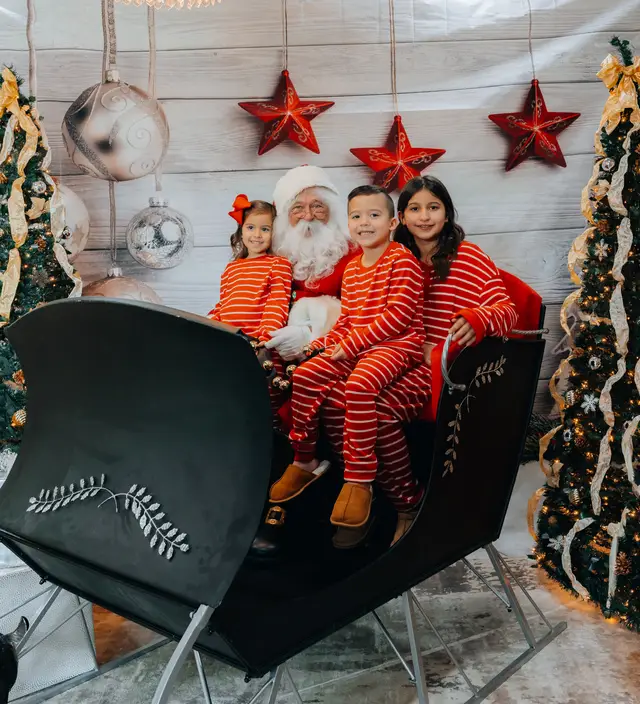 Keller Williams Photos with Santa, event photography by studioUSA in Dallas-Fort Worth