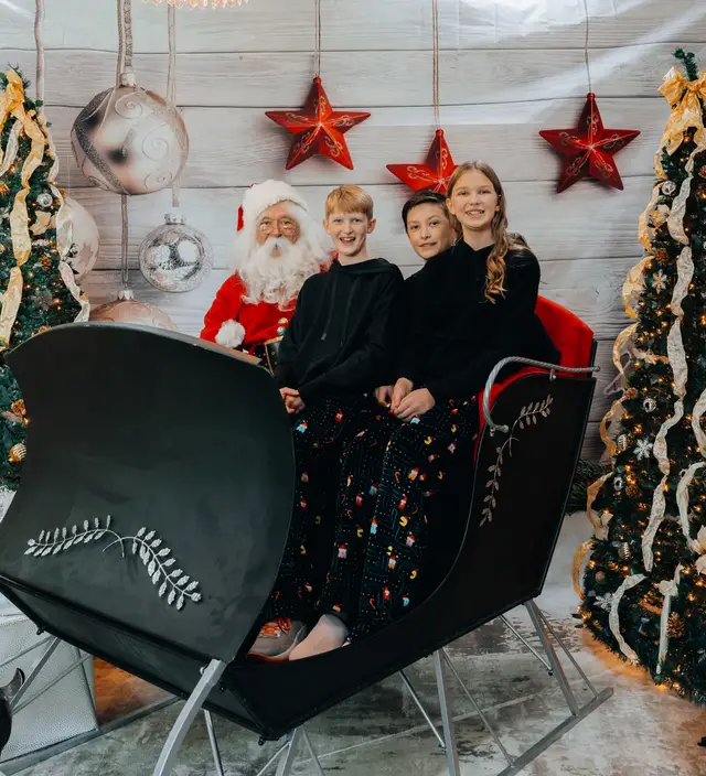 Keller Williams Photos with Santa, event photography by studioUSA in Dallas-Fort Worth