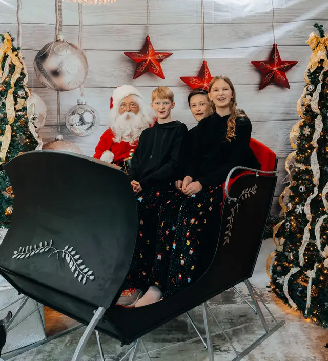 Keller Williams Photos with Santa, event photography by studioUSA in Dallas-Fort Worth