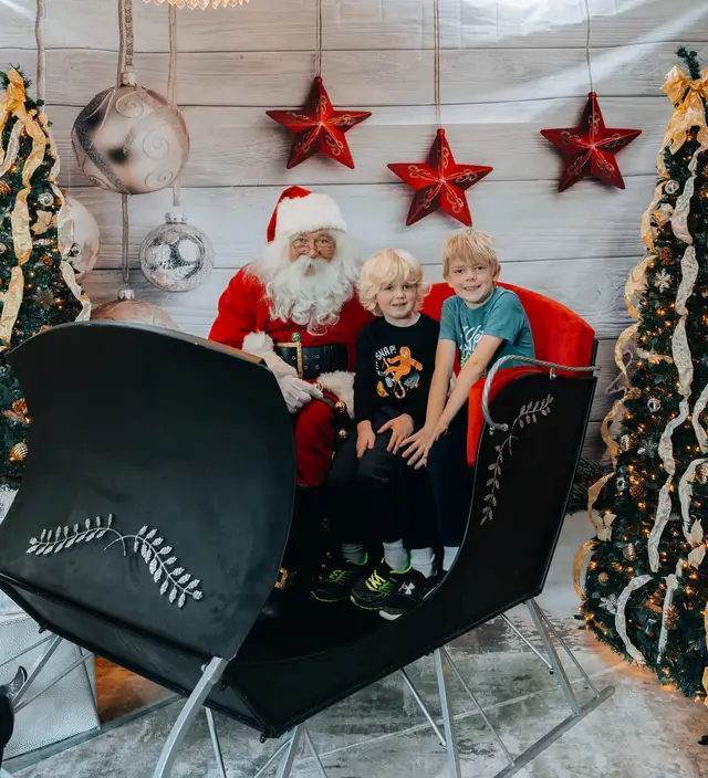Keller Williams Photos with Santa, event photography by studioUSA in Dallas-Fort Worth