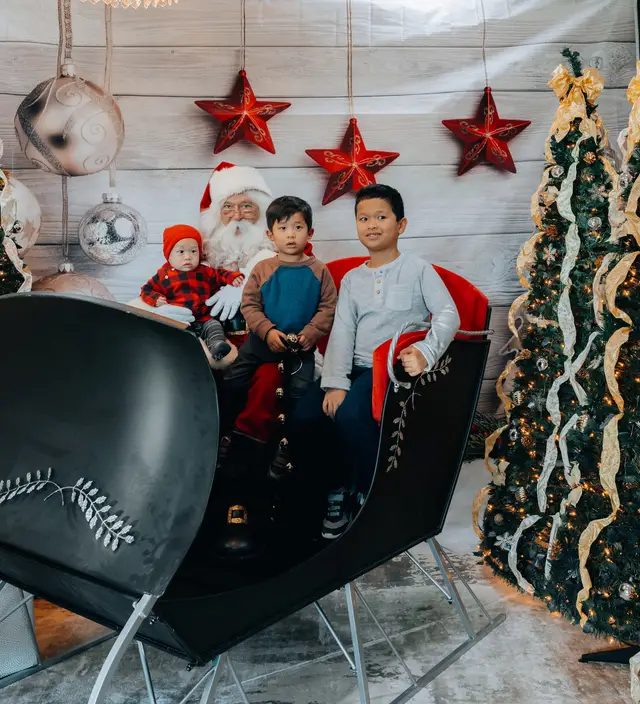 Keller Williams Photos with Santa, event photography by studioUSA in Dallas-Fort Worth