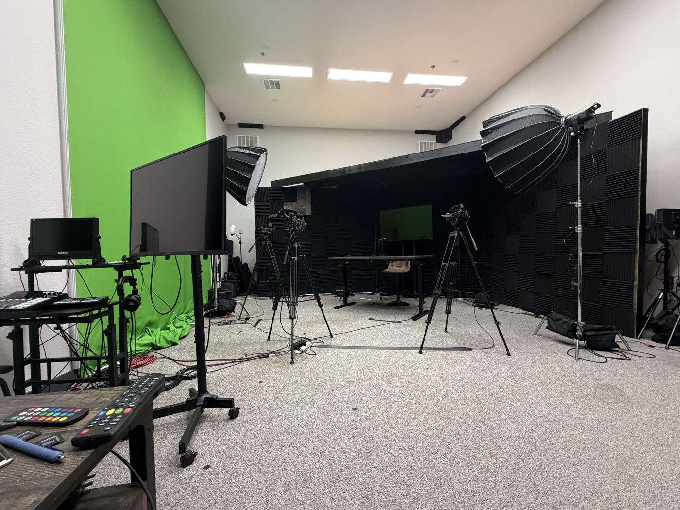 Green screen wall and interview set at studioUSA West in Colleyville